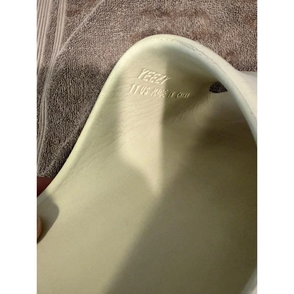 adidas yeezy slide